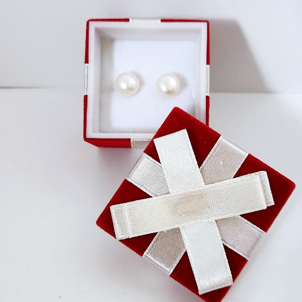 Freshwater Pearl Earrings in Present Gift-box